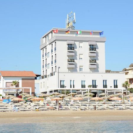 Hotel Caravel Маротта Экстерьер фото
