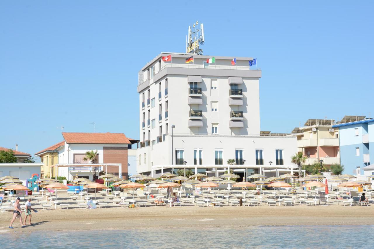 Hotel Caravel Маротта Экстерьер фото