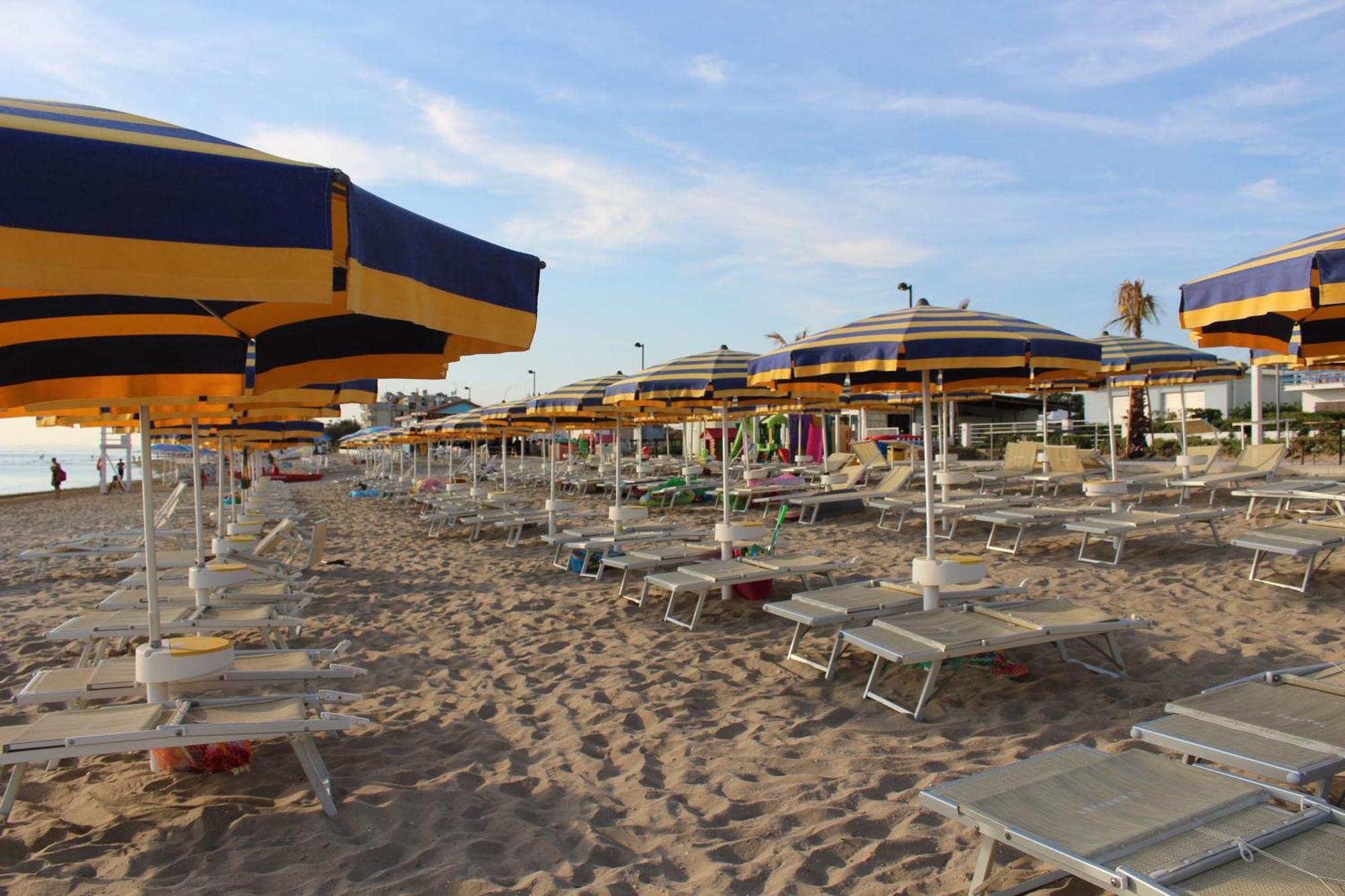 Hotel Caravel Маротта Экстерьер фото
