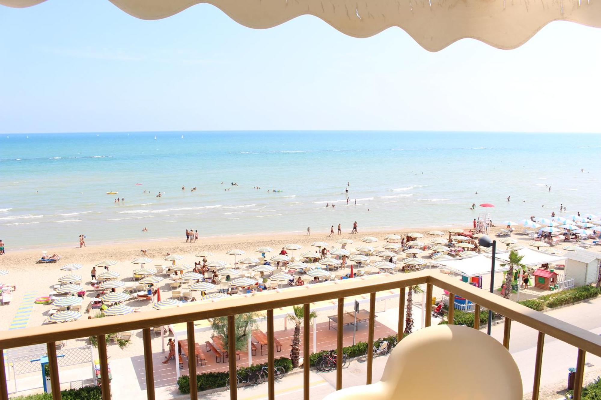 Hotel Caravel Маротта Экстерьер фото