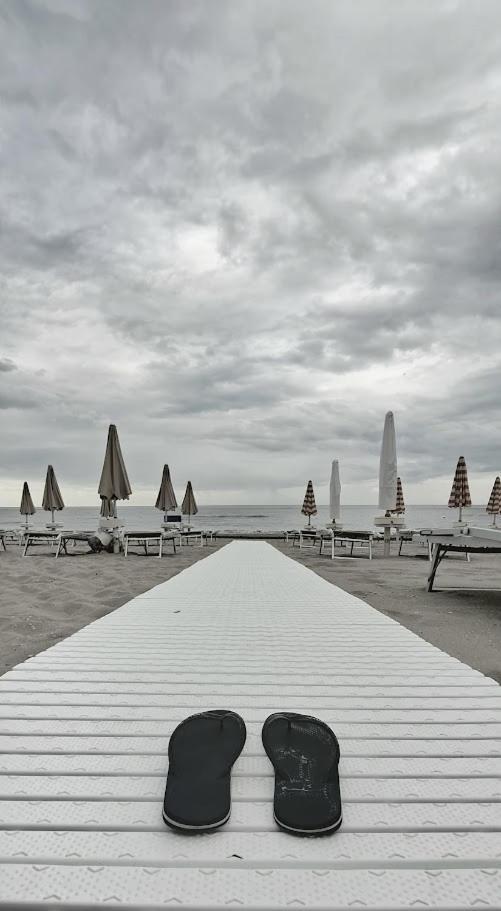 Hotel Caravel Маротта Экстерьер фото