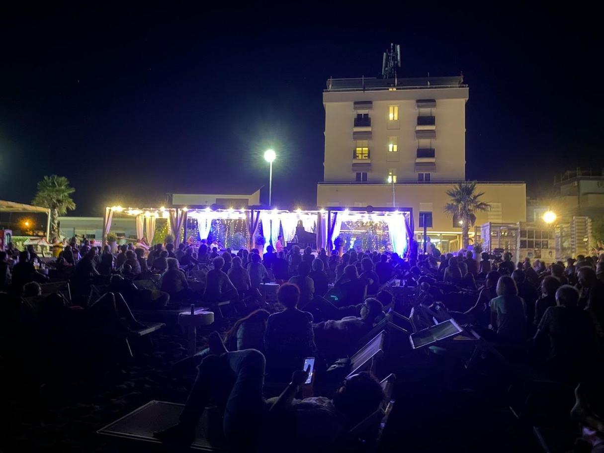 Hotel Caravel Маротта Экстерьер фото