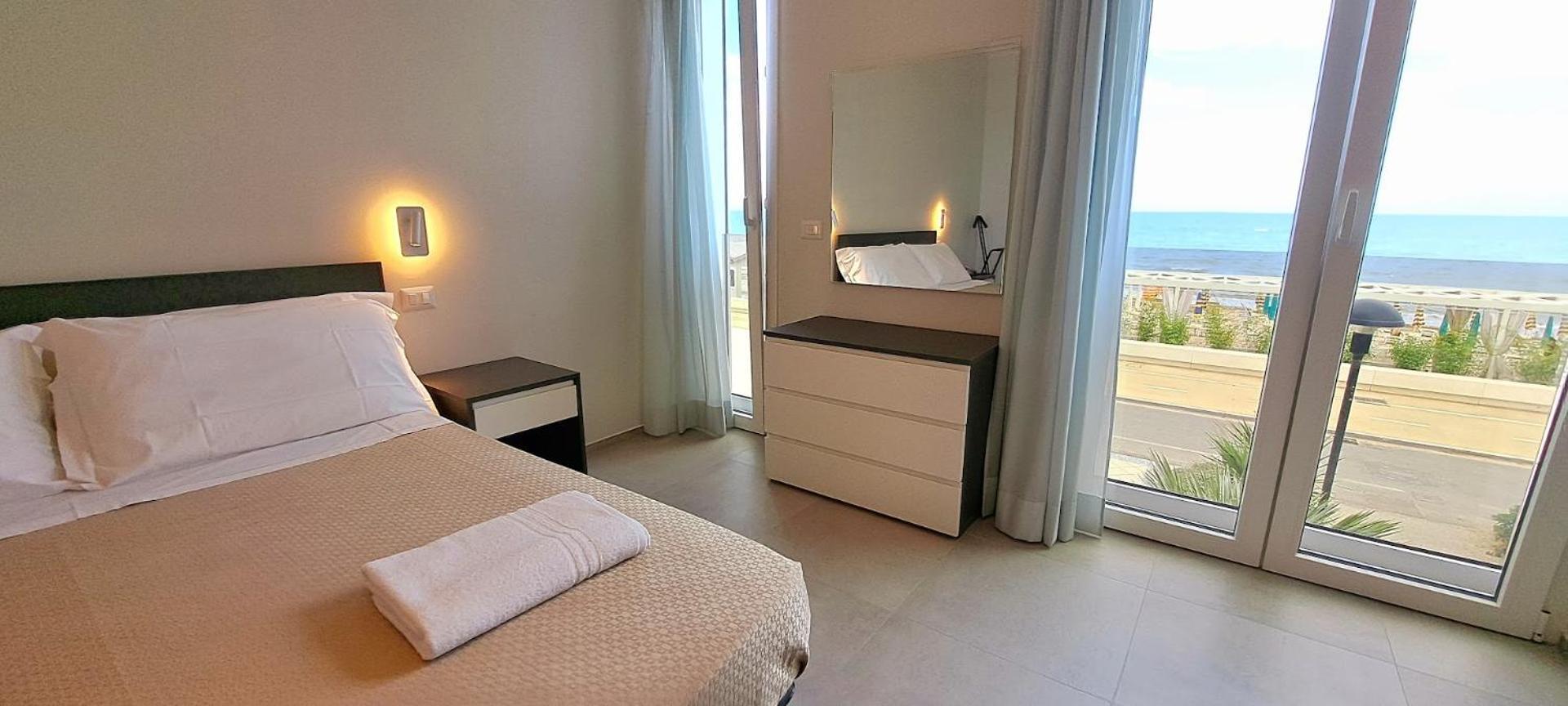 Hotel Caravel Маротта Экстерьер фото