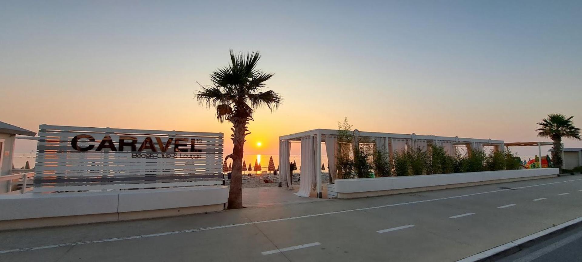 Hotel Caravel Маротта Экстерьер фото