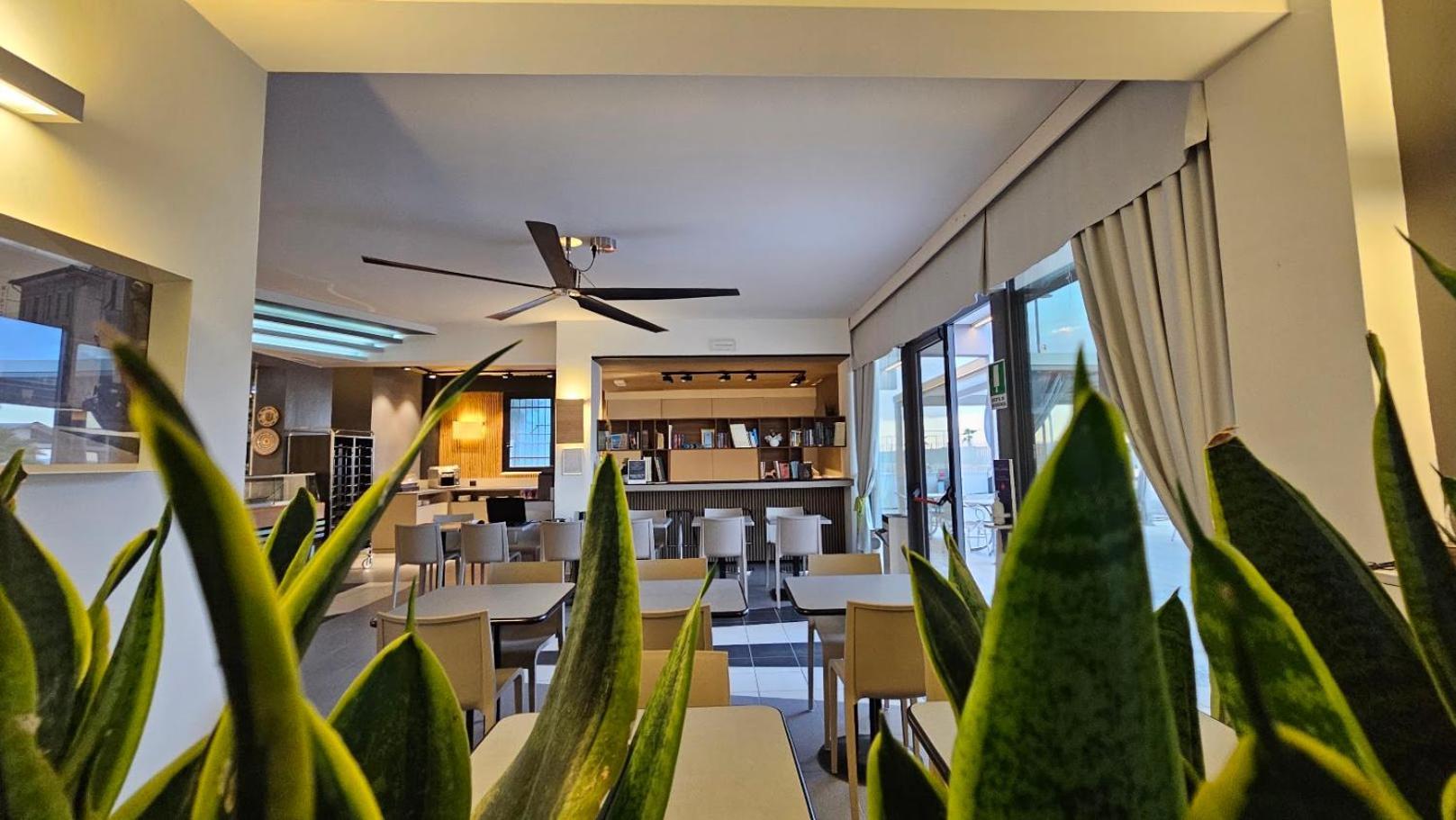 Hotel Caravel Маротта Экстерьер фото