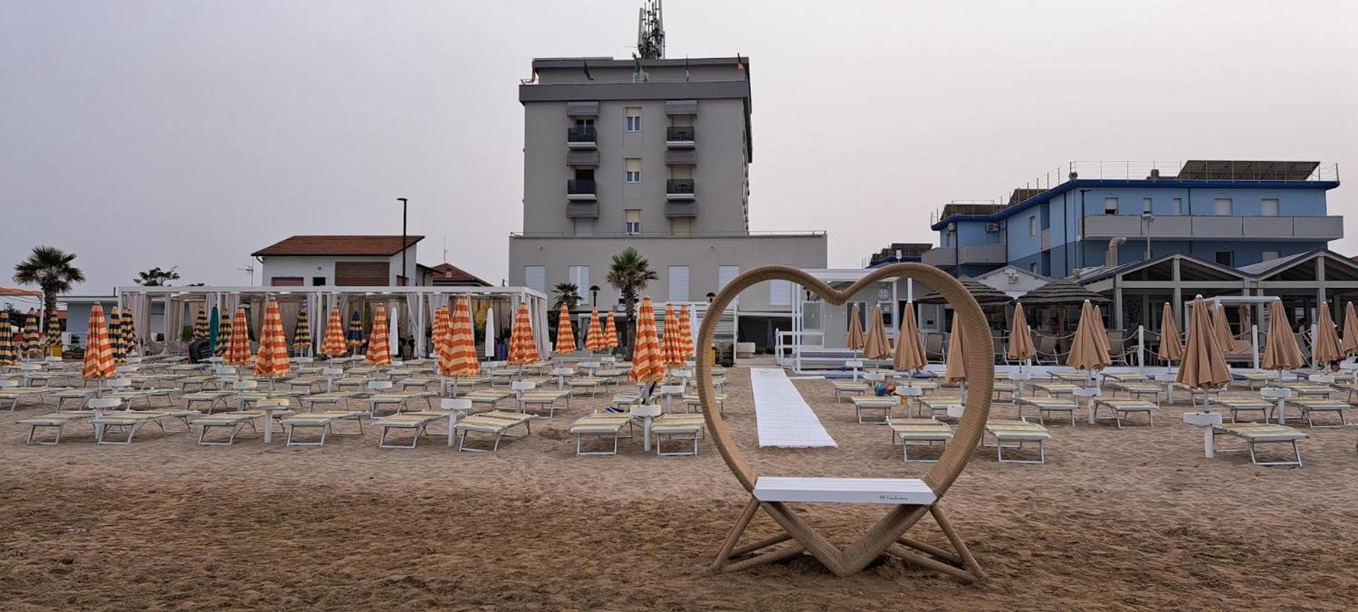 Hotel Caravel Маротта Экстерьер фото