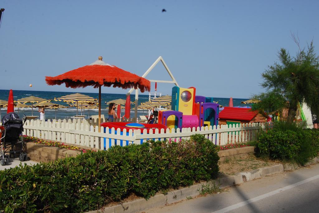 Hotel Caravel Маротта Экстерьер фото