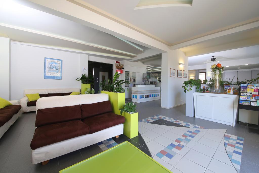 Hotel Caravel Маротта Экстерьер фото