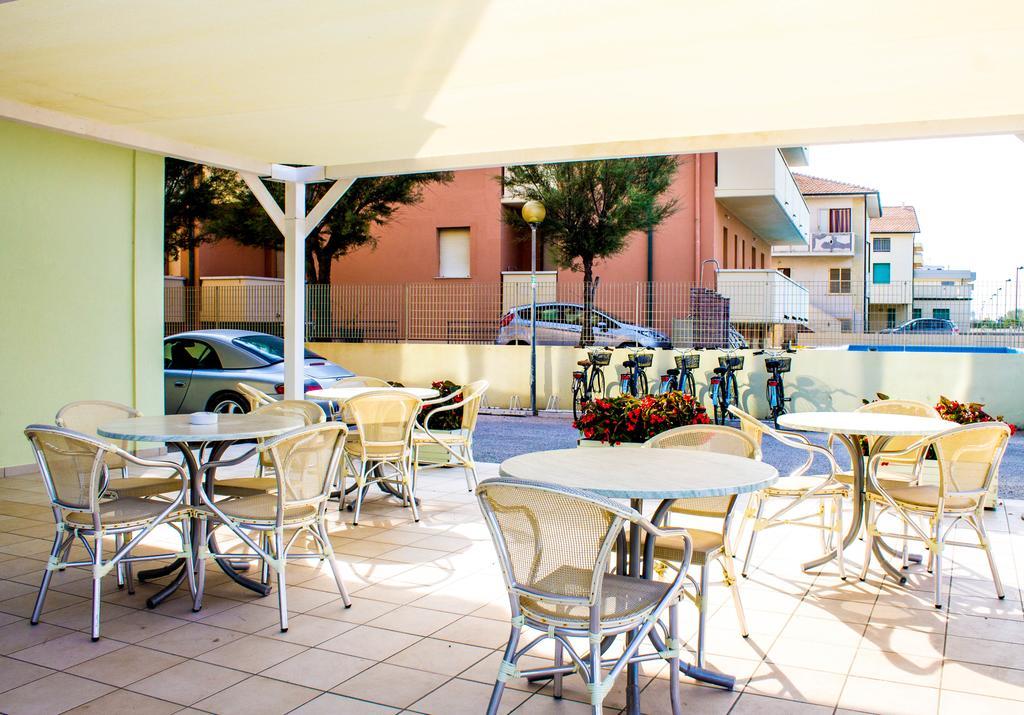 Hotel Caravel Маротта Экстерьер фото