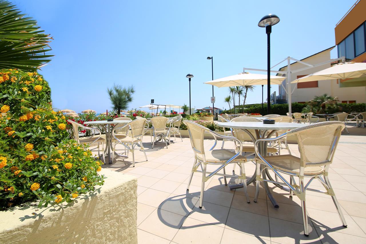 Hotel Caravel Маротта Экстерьер фото