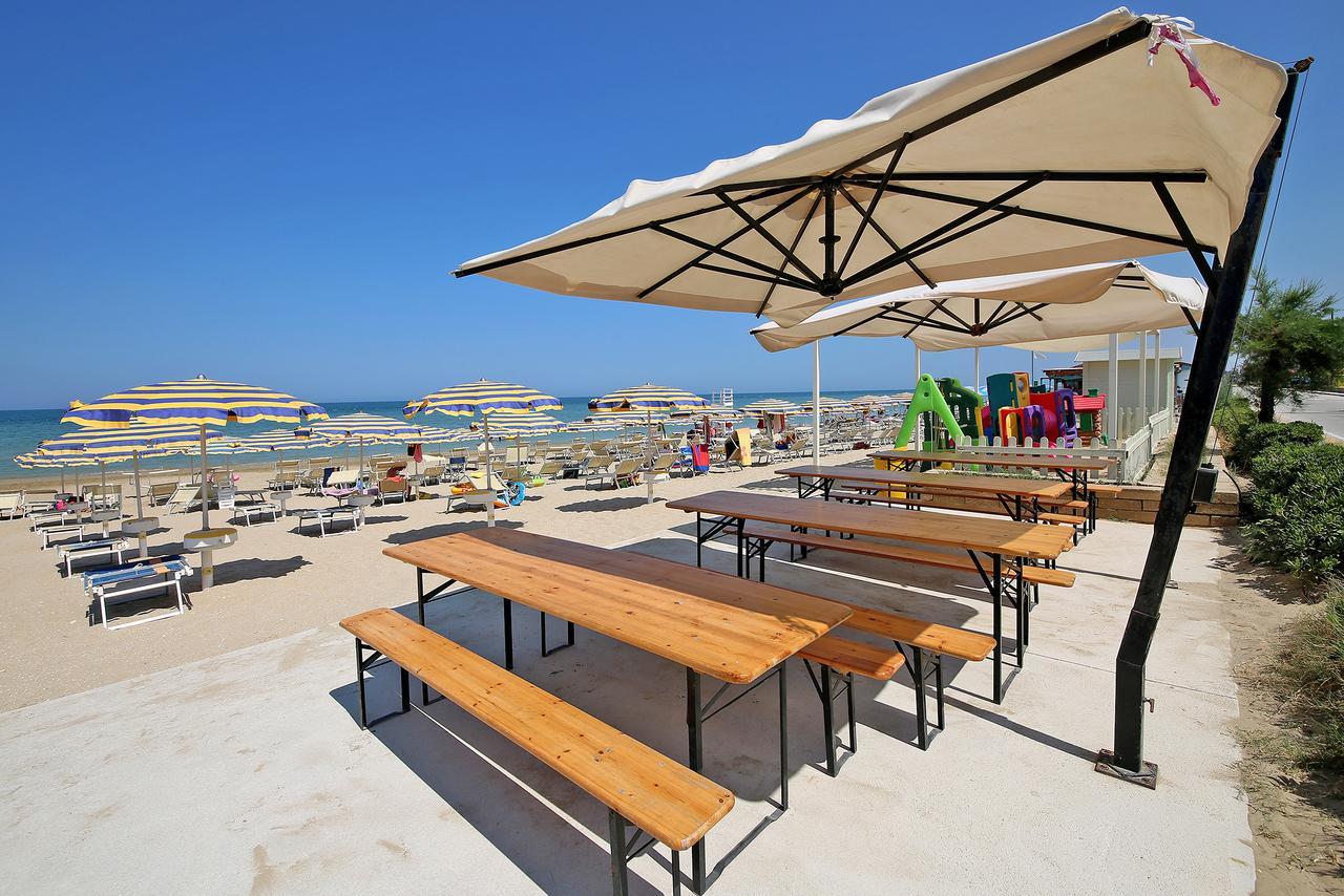 Hotel Caravel Маротта Экстерьер фото